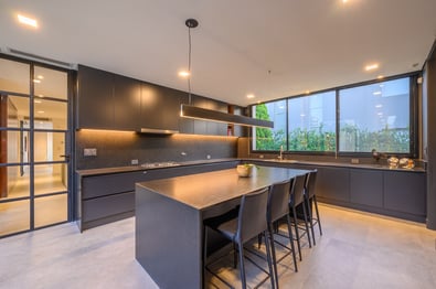 Proyecto Viramonte con marmol negro